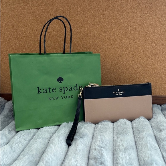 kate spade Handbags - Kate Spade Black and Brown Wristlet